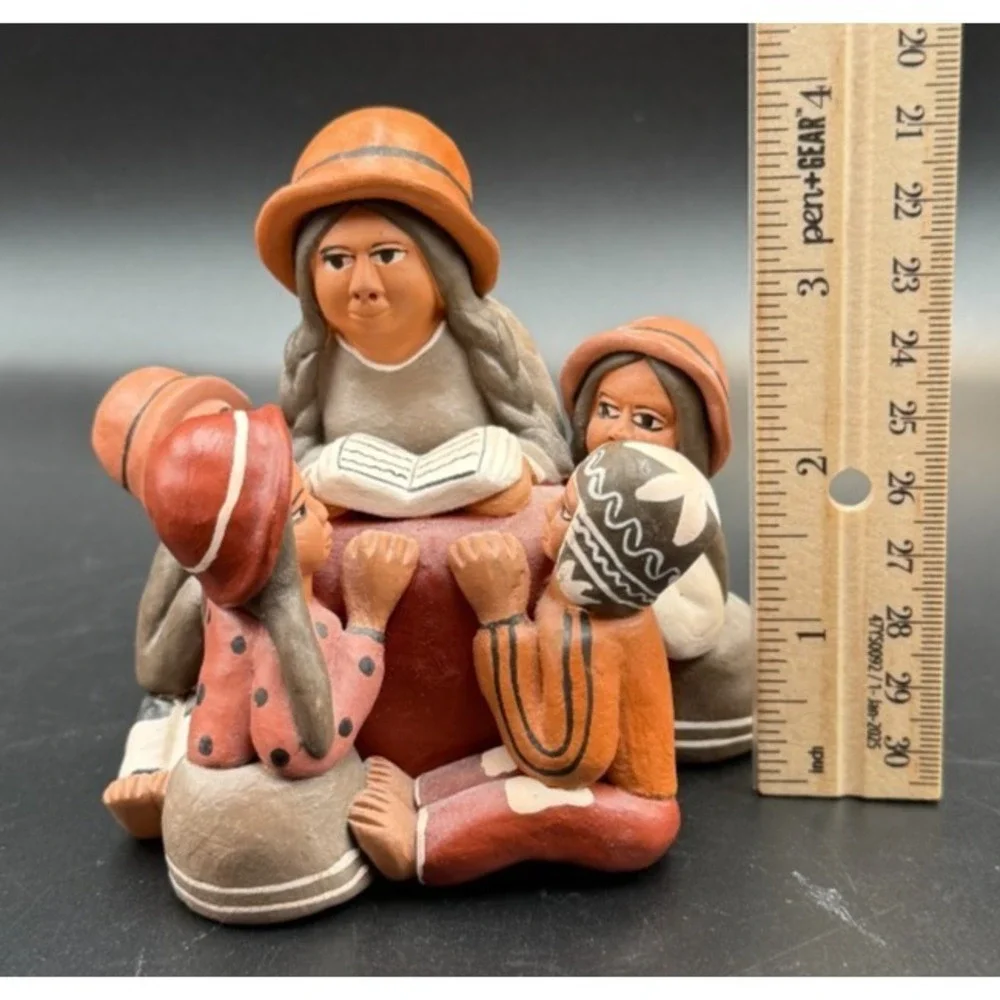 Peruvian Clay Storyteller Signed Maurelio H. w/ 2 Guatemalan Worry Dolls - VTG - Picture 14 of 14